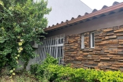 Bela casa para investimento comercial localizada no coração do bairro Tristeza,&lt;BR&gt;Conta com uma ampla sala de recepção climatizada, 5 salas, possui 3 banheiros, cozinha, área de serviço, garage