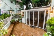 CASA, 4 DORMITÓRIOS, 1 SUÍTE, 2 VAGAS DE GARAGEM, BAIRRO GUARUJÁ, PORTO ALEGRE/RS &lt;BR&gt;     &lt;BR&gt;&lt;BR&gt;Maravilhosa e impecável casa com pátio privativo (garden) em condomínio diferenciad