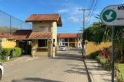 Excelente casa em condomínio fechado, com 2 dormitórios sendo 1 suíte com sacada, living para 2 ambientes, cozinha, lavanderia, espaço gourmet e churrasqueira coberta, pergolado. No terceiro pavimento