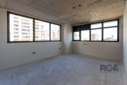 Excelente sala comercial com aproximadamente 34,07m² privativos, nova, de fundos e com lavabo. Localizada no 5º pavimento, com ótima incidência solar.&lt;BR&gt;&lt;BR&gt;Edifício com porteiro eletrôni