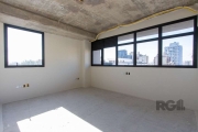 Excelente sala comercial com aproximadamente 28,84m² privativos, nova, de frente e com lavabo. Localizada no 7º pavimento, com ótima incidência solar.&lt;BR&gt;&lt;BR&gt;Edifício com porteiro eletrôni