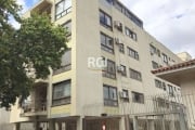 Apartamento  (112,50 m²) de FRENTE 3 dormitórios sendo um suíte, living 2 ambientes com sacada,  banho social , cozinha com área de serviço separada, dependência e wc auxiliar. &lt;BR&gt;Aquecedor a g