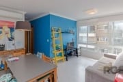 Vende-se apartamento amplo, 2 quartos/dormitórios com suíte, vaga de garagem coberta e escriturada, banho social, living em dois ambientes, cozinha americana com churrasqueira, área de serviço separad