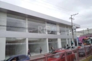 Loja comercial para locação no bairro Passo D'areia, com aproximadamente 220m² de área privativa,  pavimento térreo com mezanino, 01 banheiro, pé direito duplo. Imóvel em avenida de grande fluxo de pe