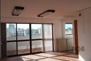 Sala/Conjunto para aluguel com 28 m² Bairro  Petrópolis .&lt;BR&gt;&lt;BR&gt;Excelente sala com  28m², living amplo, sacada, 01 banheiro e porteiro em horário comercial.&lt;BR&gt;&lt;BR&gt;Localizado 