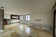 Excelente oportunidade de locação! Cobertura semimobiliada com 268 m², localizada no bairro Bela Vista. O primeiro piso conta com um amplo living, lavabo, 3 dormitórios (sendo 1 suíte), banheiro socia