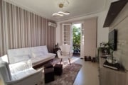 Apartamento 2 dormitórios com 2 sacadas no bairro Petrópolis!&lt;BR&gt;&lt;BR&gt;Reformado, living com sacada, ampla cozinha, área de serviço, um dos dormitórios com sacada. De frente, 2 lances de esc