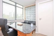 Conjunto/Sala comercial com 49,93m²  localizado no Bairro Moinhos de Vento, em Porto Alegre/RS.&lt;BR&gt;Conjunto composto por recepção, copa e 02 (duas) salas de atendimento, climatizadas. &lt;BR&gt;