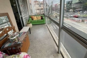 Vende ótimo e amplo apartamento, 03 dormitórios sendo 01 suíte, cozinha americana com living amplo junto de uma bela sacada. cozinha, área de serviço. Todas as janelas novas com sistema Anti-ruido ou 