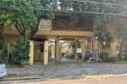 Excelente e ampla casa em condomínio fechado na rua Dr. Armando Barbedo. &lt;BR&gt;&lt;BR&gt;Sala com 3 ambientes bem separado, com aberturas grandes. Espaço com churrasqueira e balcão americano com i