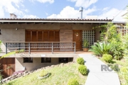 Excelente casa de 3 dormitórios com 2 suítes, a poucos metros da Av.José de Alencar, no bairro Menino Deus. Casa com 3 dormitórios, sendo duas suíte ( piso aquecido no banheiro de uma das suítes) livi