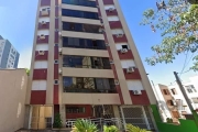 Ótimo apartamento no Centro, de frente, com 49m² privativos, de 1 dormitório e vaga. Possui sala ampla para 2 ambientes, sacada fechada com churrasqueira, 1 dormitório, banheiro com box de vidro e ven