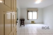 APARTAMENTO 02 QUARTOS - BAIRRO TRISTEZA &lt;BR&gt;&lt;BR&gt;Apartamento para locação no bairro Tristeza, com aproximadamente 74m² de área privativa, amplo ensolarado, 02 dormitório com ar condicionad