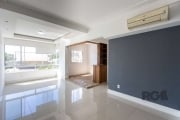 Excelente apartamento de 3 dormitórios transformado em 2, sendo 1 suite com armários sob medida,split,banheiro com balcão, espelho, box, chuveiro a gás. 1 dormitório com armários aéreos,banho social c