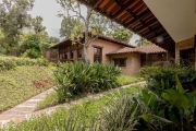 CONDOMÍNIO RESIDENCIAL JARDIM DO SOL - CAVALHADA&lt;BR&gt;&lt;BR&gt;DESCRITIVO DOS IMÓVEIS:&lt;BR&gt;A Residência&lt;BR&gt;Construída entre 1990 e 1992, sobre dois dos maiores lotes, somando 4.134m2 t