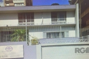 Casa para fins residenciais ou comercial. Esta alugada para uma clinica geriátrica .Oportunidade imperdível de adquirir uma casa na charmosa Rua Marcelo Gama, no Bairro Auxiliadora, em Porto Alegre. C