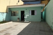 Vila Alice. Casa Térrea com 95m2 e terreno de 164m2. 2 dormitórios, quintal e 6 vagas de garagem.