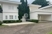 Casa Alto padrão em Condomínio Fechado, 4 suítes, 6 vagas, segurança total.