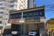 À venda! Casa comercial com 555m² localizada na Av. Hercílio Luz no Centro.