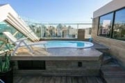 Duplex, terraço com vista mar e piscina, espaço gourmet e 3 suítes à venda próximo ao Colégio Catarinense no Centro.