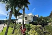 Casa em Condomínio fechado de alto padrão com 4 suítes à venda na Cachoeira do Bom Jesus - Florianópolis.