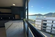 Vista mar com 3 suítes e 4 vagas para locação no João Paulo em Florianópolis.