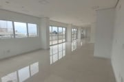 Andar/Sala comercial com vista mar e 2 vagas para locação no Centro de Florianópolis.