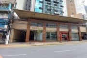 Sala comercial com 48m² privativos à venda no Centro de Florianópolis.