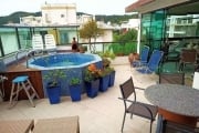 Duplex, terraço privativo com piscina, churrasqueira e 3 suítes à venda em Jurerê Internacional.