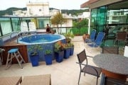 Duplex, terraço privativo com piscina, churrasqueira e 3 suítes à venda em Jurerê Internacional.