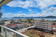 À venda no Bairro Balneário do Estreito!  Andar alto, mobiliado, sacada com churrasqueira, Vista Mar e 2 vagas de garagem.