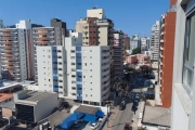 Andar alto, sacada com churrasqueira e 1 vaga livre à venda no Centro de Florianópolis.