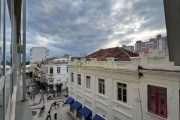 Sala Comercial com divisórias, copa e banheiros no Centro - À venda em Florianópolis