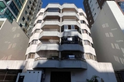 Apartamento na Meia Praia com Espaçosa Sacada e Churrasqueira