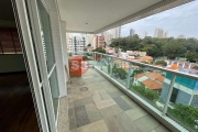 Apartamento na Aclimação com 234m² úteis, 3 dormitórios, 2 suítes, 2 salas e 4 vagas!!!