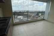 Apartamento com 2 dormitórios e 1 suíte. Varanda espaçosa.