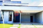 Casa no Condomínio Viena, 3 quartos, 3 suítes, sendo uma com closet, sala P.D. duplo, escritório, cozinha com planejado, cooktop, coifa, piscina com iluminação, 4 vagas