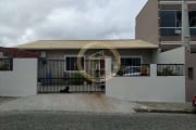 Casa térrea com 03 dormitórios  em ótima localização nos Ingleses