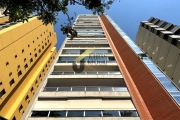 Apartamento à venda em Cambuí - Campinas, com 3 quartos (1 suíte máster e 2 americanas) e 2 garagens independentes no subsolo.