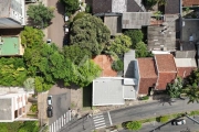 Terreno à venda na Rua Bezerra de Menezes, 178, Passo da Areia, Porto Alegre