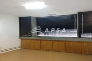 SALA COMERCIAL COM EXCELENTE LOCALIZAÇÃO, FARTO COMÉRCIO E  TRANSPORTE PÚBLICO.  58M², QUATRO SALAS