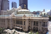 Sala Comercial em ótima localização, saída do metrô Carioca, andar alto com vista para o Teatro Muni