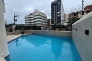 Apartamento de  3 dormitórios, 1 suíte, piscina, alguns passos da praia da Enseada, no Guarujá.