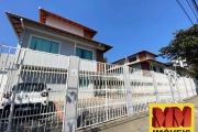 Casa triplex dentro de condomínio em bairro nobre de Cabo Frio