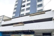 Apartamento quarto e sala com garagem e elevador em localização privilegiada. Rua Plana no Centro.