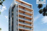 Cobertura triplex 4 quartos, 2 suítes, sala com lavabo e varanda gourmet, cozinha integrada,  2 vagas, 2 elevadores. Frente para a praça.  Centro.