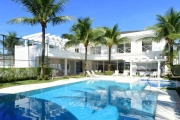 Acapulco Guarujá, casa com campo de futebol.