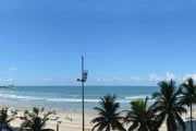 Apartamento frente ao mar na praia das Pitangueiras.