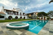 Casa à venda no Jardim Acapulco, belíssimo projeto frente praça.