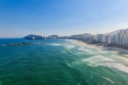 Apartamento FRENTE AO MAR na praia das Pitangueiras em Guarujá